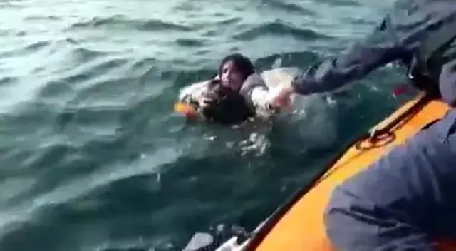 Kucağındaki bebekle Sahil Güvenlik tarafından kurtarıldı