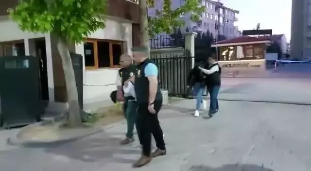 Sevgilisi 'intihar etti' dedi; polis cesedin pozisyonundan cinayeti çözdü