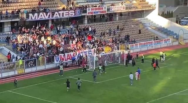 Galibiyete sevinen Karabük taraftarları bir anda ölümle burun buruna geldi