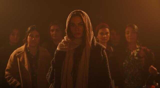 Demet Özdemir, ilk bölümü yayınlanan Adım Farah'taki performansıyla alkış topladı