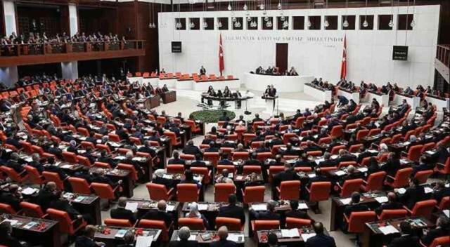 TBMM Genel Kurulunda, Öğretmenlik Mesleği Kanunu Teklifi'nin birinci bölümünde yer alan ilk 6 maddesi kabul edildi.