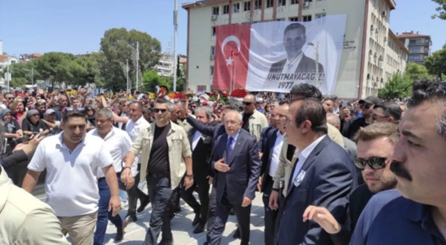 Cenaze töreninin önüne geçen görüntü! Kılıçdaroğlu alana alkışlarla girdi