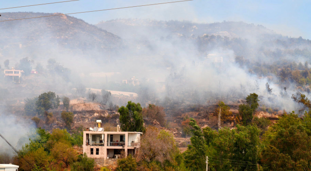 Muğla ve Antalya günlerdir yanıyor! Ekipler ölümden döndü, rüzgar alevleri harlıyor