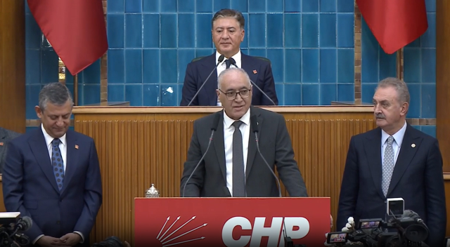 Gelecek Partisi'nden istifa eden Doğan Demir CHP'ye katıldı! Rozetini Özel taktı