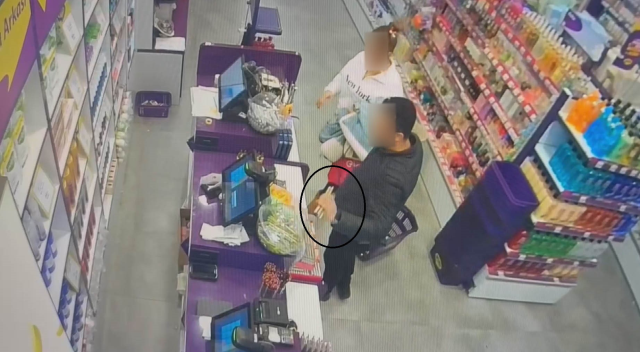 Aile boyu dadandılar! Milyonluk makyaj malzemesi çaldılar