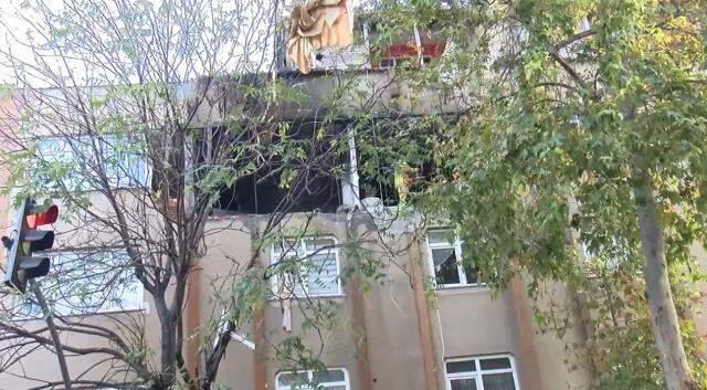 Bağcılar'da üç katlı binada patlama! Yangında mahsur kalan 6 kişi, ekipler tarafından kurtarıldı
