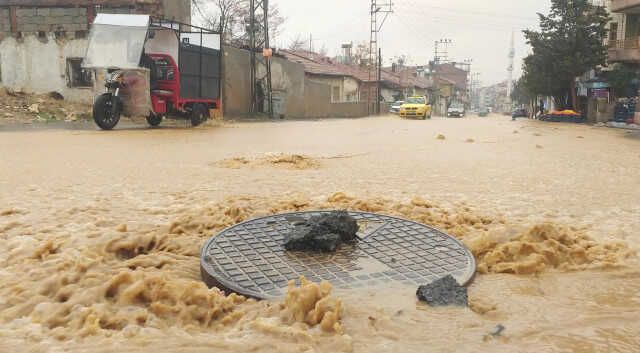 Malatya ve Elazığ şimdi de sel ile boğuşuyor! Dereler taştı, tarım arazileri sular altında kaldı