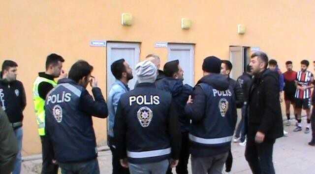 Amatör Lig bildiğiniz gibi! Polis araya girmese birbirlerini öldüreceklerdi