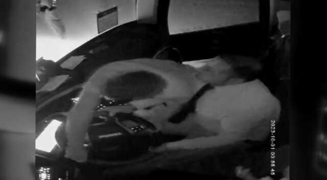 Direksiyonuna saldırıp otobüsü uçuruma kırdı! Korku dolu anlar araç kamerasında