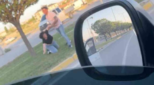 Eski eşine yol ortasında kabusu yaşattı! Ağlayarak yalvaran kadını yerde sürükledi