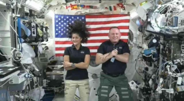 Boeing'e ait mekikle uzaya gönderilen 2 astronot Dünya'ya dönemiyor