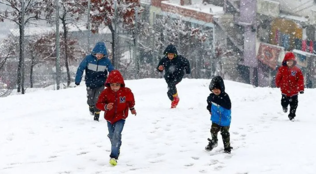 Pazartesi okullar tatil mi? İstanbul'da pazartesi günü okullar tatil olacak mı?
