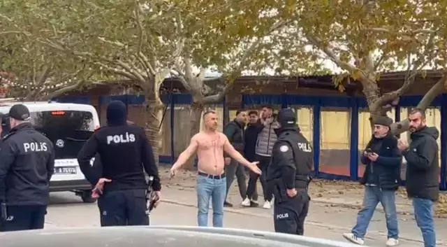 Adana'daki 'Amerikan Adası'ndaki Kaçak Yapılar Yıkıldı