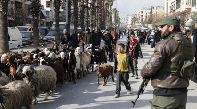 Türkiye'nin yanı başında dev operasyon! Ordu, SDG'yi Halep'te kuşattı