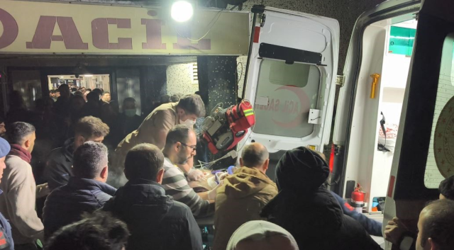 Sevk sırasında kalbi durdu, doktor sedye üzerinde kalp masajı yaptı