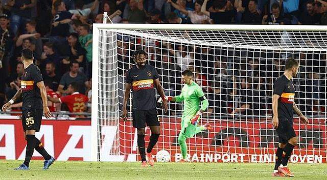 Galatasaray, 5-1 yenildiği PSV'yi eleyemezse Beşiktaş'ın kasası parayla dolacak