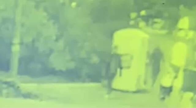 5 saldırgan, korna çalan motosikletliyi bayıltana kadar dövdü