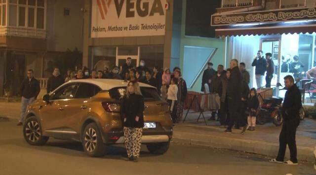 YANAN EV ALEVLERE TESLİM OLDU, VATANDAŞLAR İZLEME YARIŞINA GİRDİ