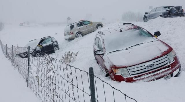 ABD'de kar fırtınası nedeniyle cehennemi yaşıyor! Can kaybı 65'i geçti, yağmalar başladı