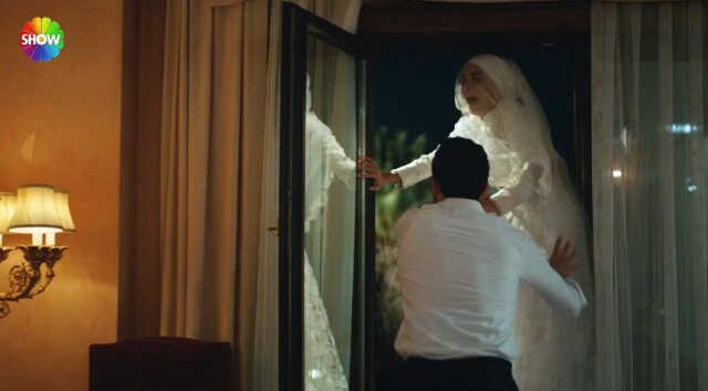 Kızılcık Şerbeti dizisindeki gerdek gecesi sahnesi izleyicileri ayaklandırdı! Tepkiler çığ gibi