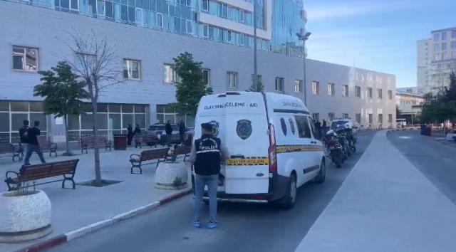 Devlet hastanesinin bahçesinde husumetlisini vurdu
