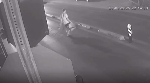 Boşanmak isteyen karısının aracını kundakladı