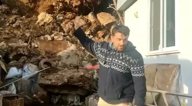 Yatak odasında uyudukları sırada ölümden döndüler! Dev kaya 30 metreden bomba gibi düştü