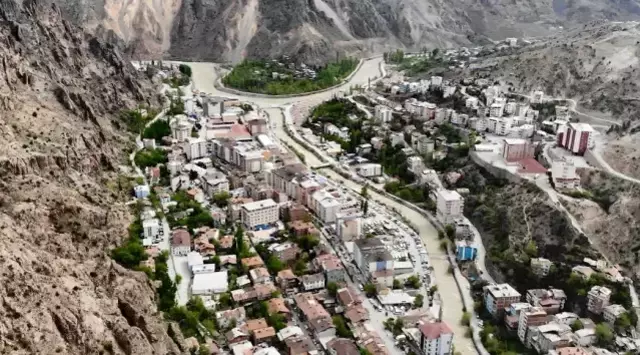 Sular altında kalacak ilçeden herkes taşınırken o yeni iş yeri açtı