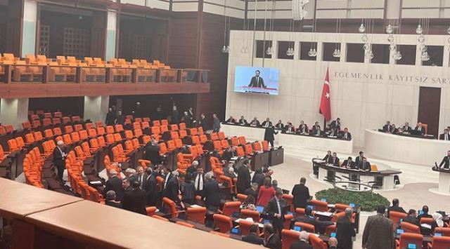 İYİ Parti'den Meclis'teki yumruklu kavga sonrası dikkat çeken karar: AK Parti grubu konuşurken genel kurulda bulunmayacağız