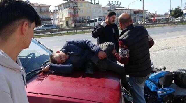 Otomobille motosiklet çarpıştı, sürücüsünün bacağı dizinden ters döndü