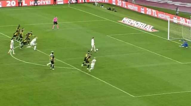 Messi ve Suarez'e özendiler! Tüm Türkiye Kerem'le Icardi'nin penaltısını konuşuyor