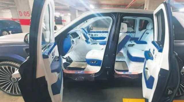 İş insanı sitenin otoparkına bıraktığı 50 milyonluk aracını korkunç halde buldu