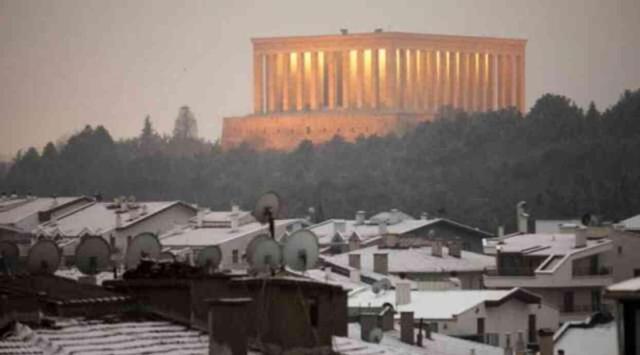 Bere, eldiven dolapta ne varsa çıkarın! İstanbul'da akşam saatlerinden itibaren etkili kar yağışı bekleniyor