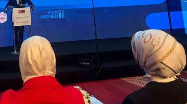 Bakan Mahinur Özdemir Göktaş, isminin baş harflerine özel eşarp yaptırdı