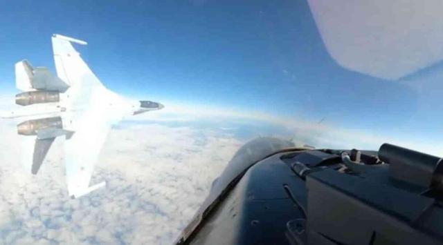 Alaska'da Rus ve Amerikan savaş uçakları arasında tehlikeli yakınlaşma meydana geldi