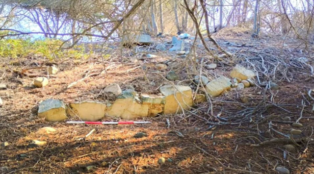 Arkeologlar, binlerce yıldır toprak altında gizlenmiş dev bir piramit keşfetti