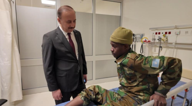 Isparta'da askeri kışlada çıkan kavga! 2 Somalili ağır yaralı