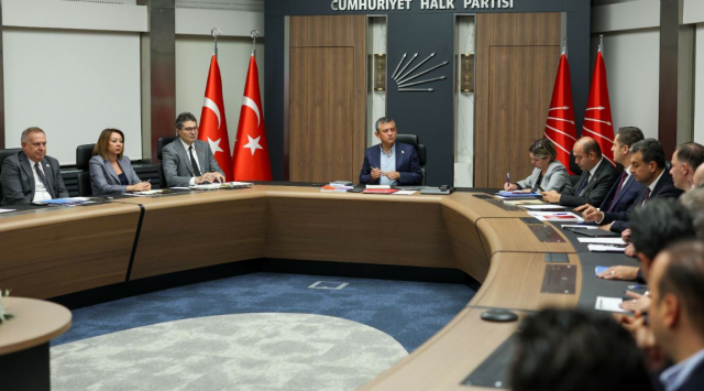 CHP kurultay iptali davası ertelendi