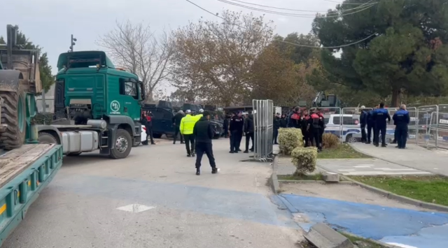 Adana'daki 'Amerikan Adası'ndaki Kaçak Yapılar Yıkıldı