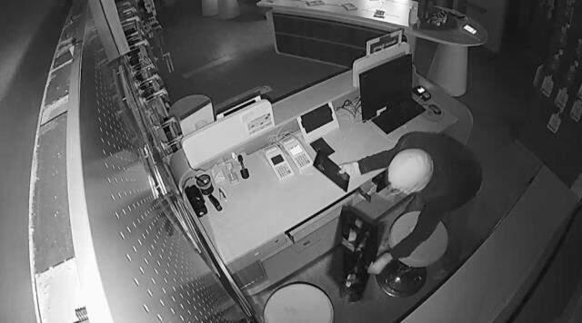 200 bin liralık telefon hırsızlığı saniye saniye kameralara yansıdı