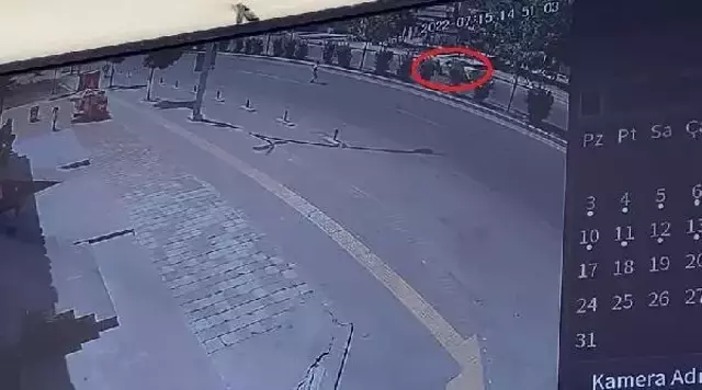 Önce taksi sonra midibüs çarptı! 6 yaşındaki Berat'ı hayattan koparan kaza böyle gerçekleşti