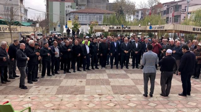 Türkiye'nin tahıl ambarında kaymakam ve belediye başkanı öncülüğünde yağmur duasına çıktılar