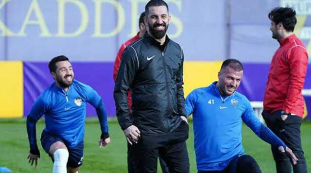 Eyüpspor Teknik Direktörü Arda Turan, 'Türk Futboluna Katkı' ödülüne layık görüldü