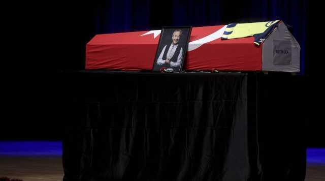 Metin Uca'nın cenazesinde gerginlik! 'Camiye getirilmeyi istemiyordu' diyerek bağırıp yuhaladılar