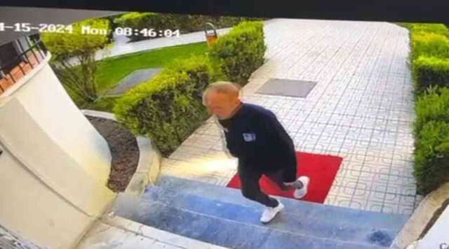 Oğlunun telefonundan mesaj atıp kapıyı açtırdığı boşanma aşamasındaki eşini öldürdü