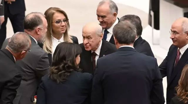 Bakırhan, 'Erdoğan Kürt meselesini çözerek tarihe geçebilir' dedi, Bahçeli uzun uzun alkışladı