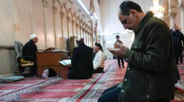 Suriye'de Baas Rejiminin Devrilmesi: Emevi Camisi'ndeki Hafız Esed Adı Kırıldı