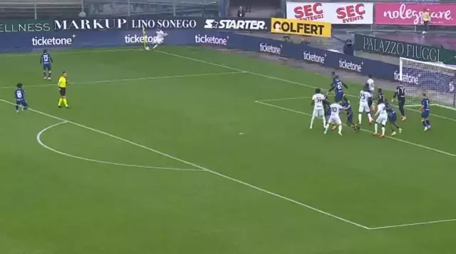 Ne yaptın sen Hakan Çalhanoğlu! Kullandığı korneri görenler inanamıyor