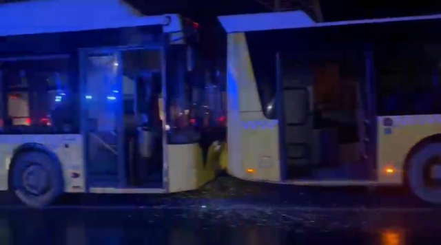 3 İETT otobüsü çarpıştı! Yaralılar var