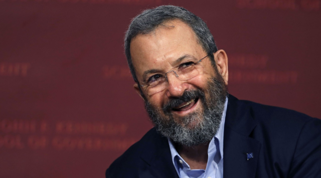 Skandalı vahametini ortaya koyan kare! Malikaneden çıkarken yakalanan isim olay